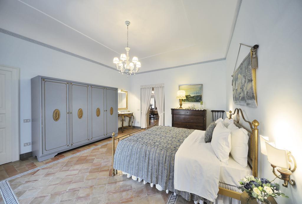 Residenza Matarazzo E Le Sue Soffitte Lägenhet Castellabate Exteriör bild