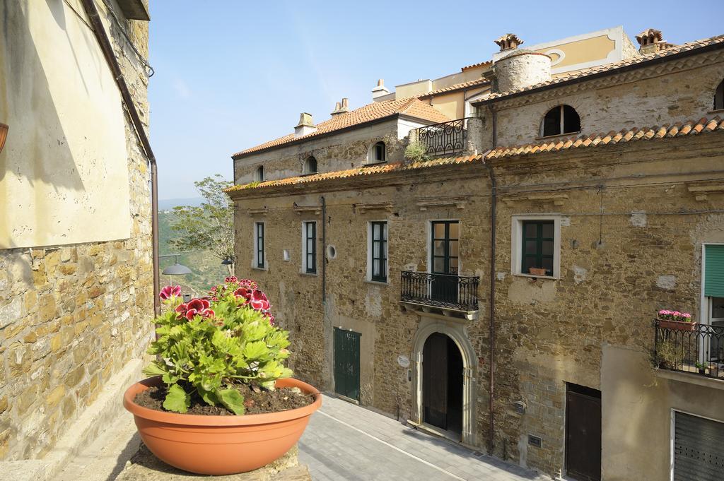 Residenza Matarazzo E Le Sue Soffitte Lägenhet Castellabate Exteriör bild