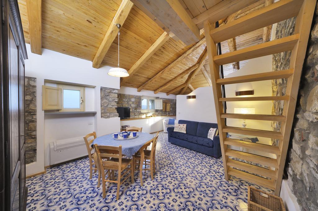 Residenza Matarazzo E Le Sue Soffitte Lägenhet Castellabate Exteriör bild