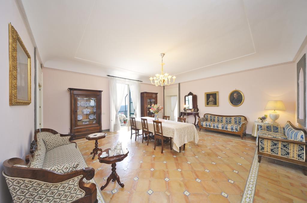 Residenza Matarazzo E Le Sue Soffitte Lägenhet Castellabate Rum bild