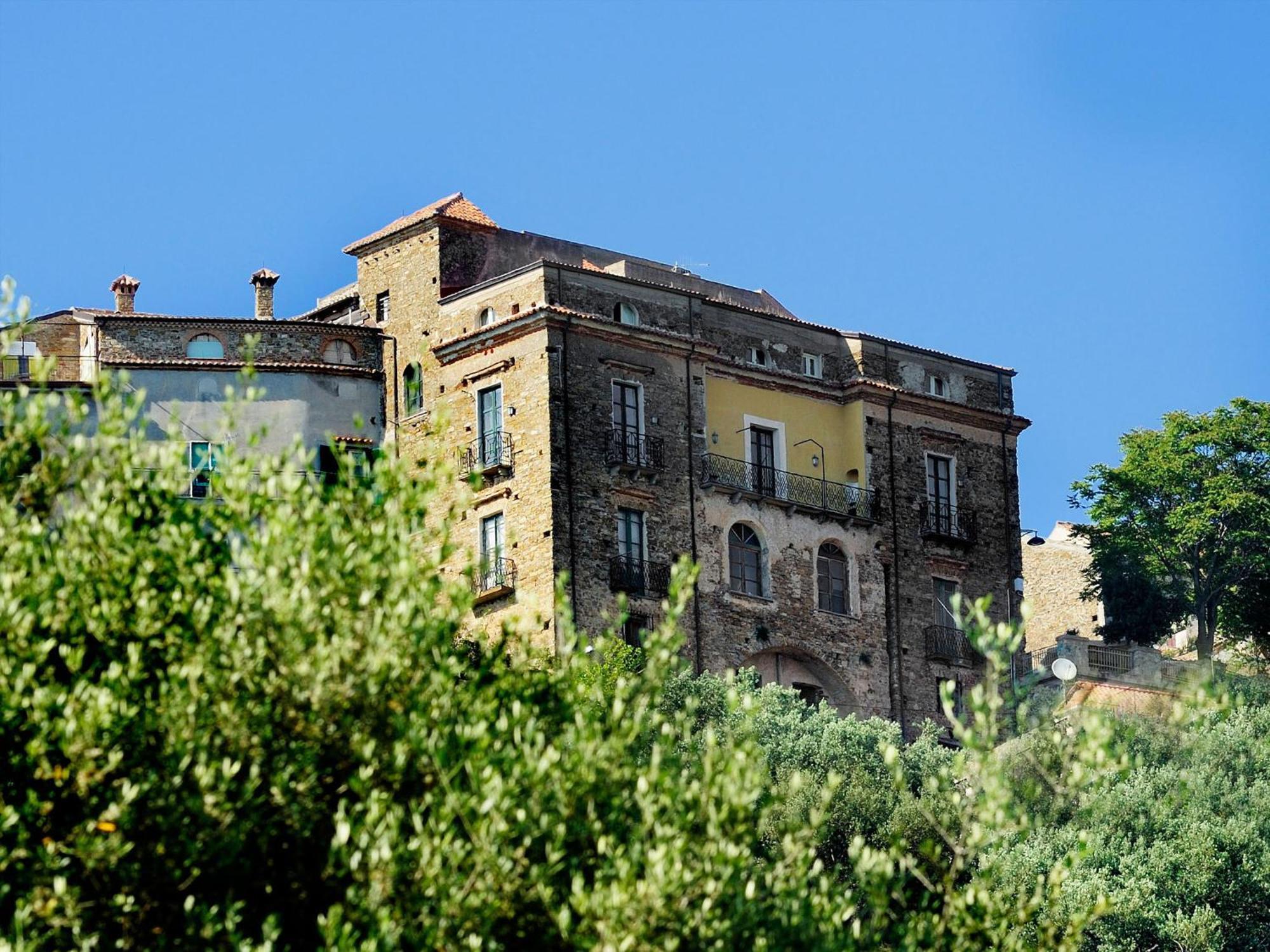 Residenza Matarazzo E Le Sue Soffitte Lägenhet Castellabate Exteriör bild