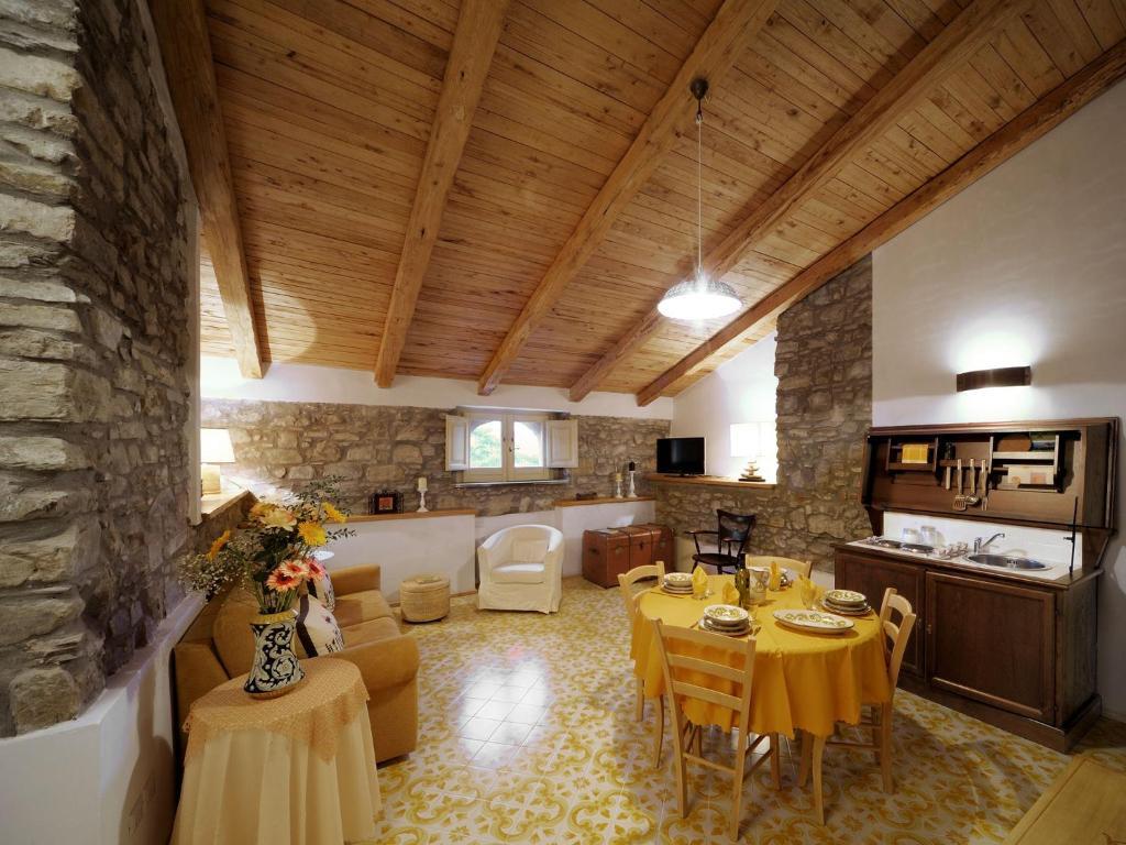 Residenza Matarazzo E Le Sue Soffitte Lägenhet Castellabate Rum bild